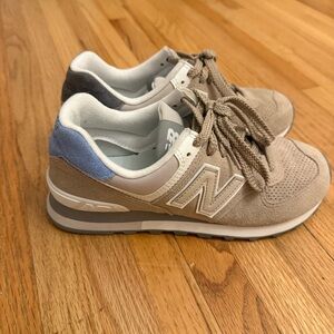 New balance sneakers BRAND NEW & rare size 6 women’s